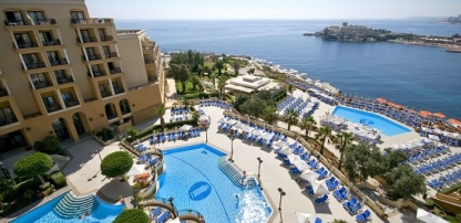 Corinthian Hotel St Georges Bay pool