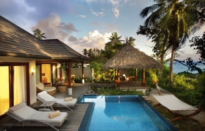 Deluxe Beach Front Villa with pool
